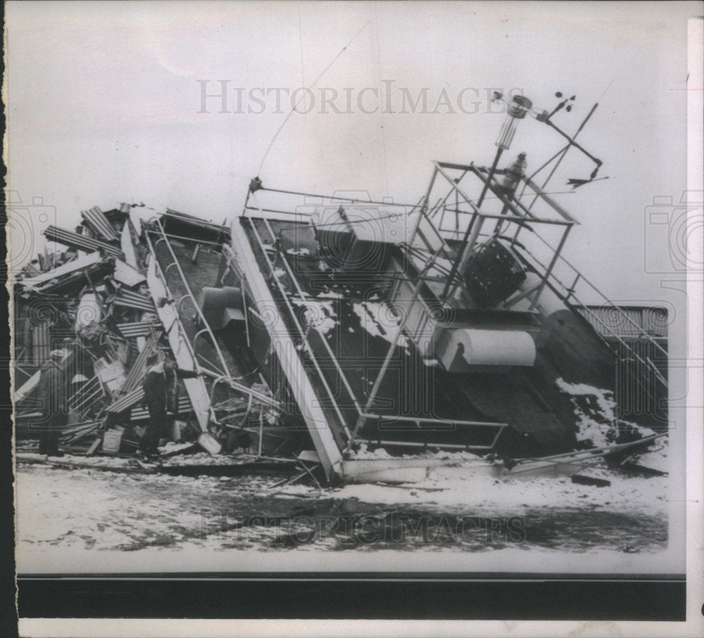 1964 of Anchorage Airport tower destroyed in earthquake - Historic Images