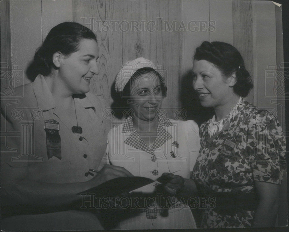 1940 Gertrude Rushkin Mayme Glukman Adeline Fichman - Historic Images