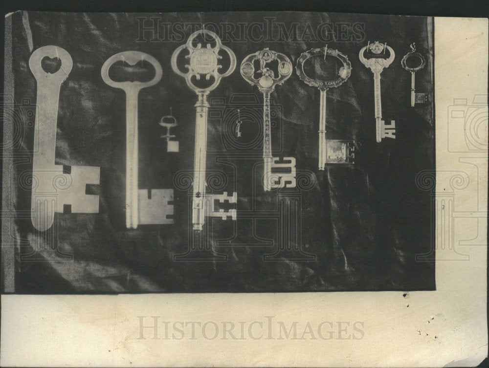 1928 Charles Lindbergh interes mechanics motorized key Saxon Six key - Historic Images