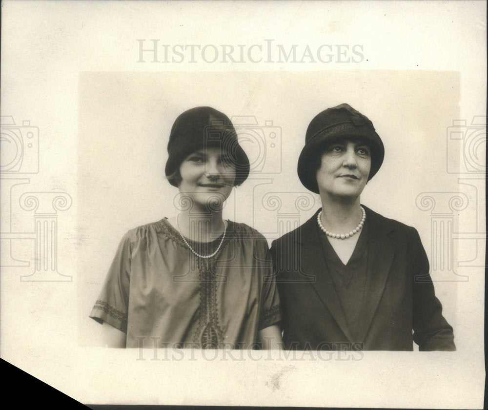 1926 New York Socialite Duke With Daughter Traveling - Historic Images