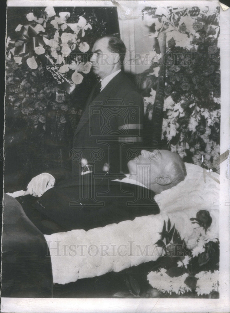 1954 Press Photo Russia&#39;s Delegate Andrel State Park Avenue headquarters Guard - Historic Images