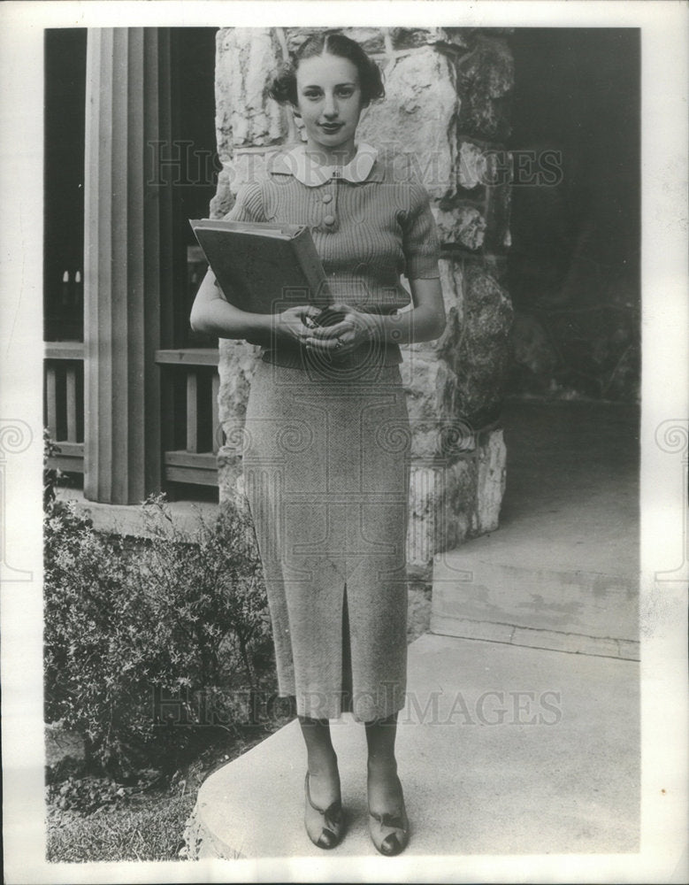 1936 Lawrenece Kas daughter of politician Peggy Anne London. - Historic Images