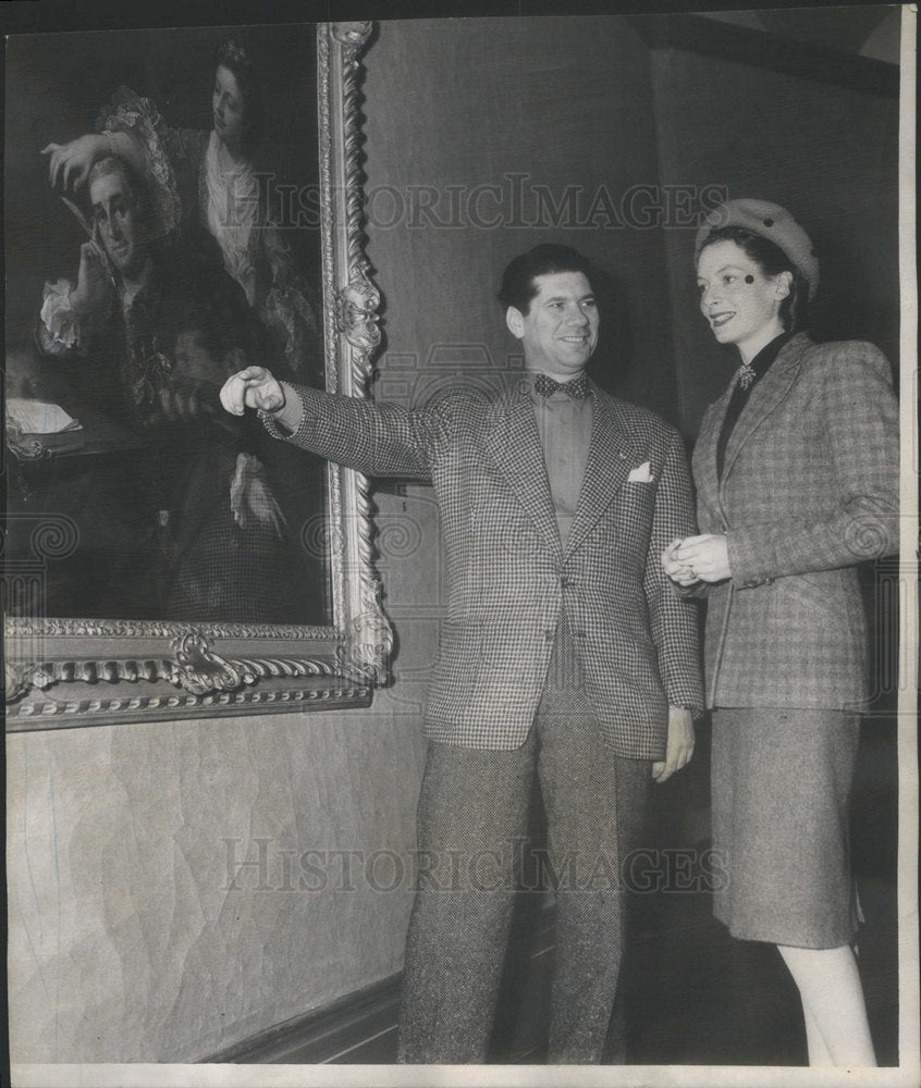 1946 British Actress Visits Art Institute - Historic Images