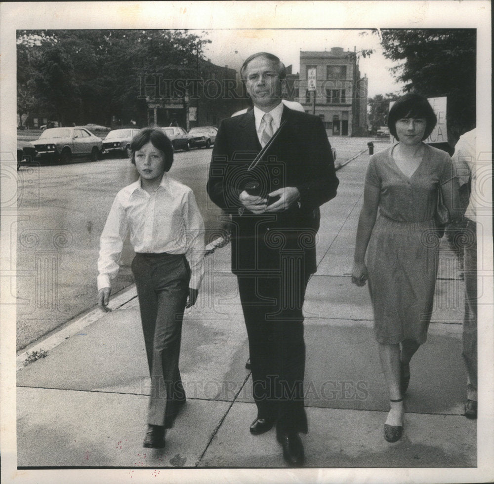 1980 Press Photo Walter Polovchak  Lawyer Julian E Kulas Sister Natalie  court - Historic Images