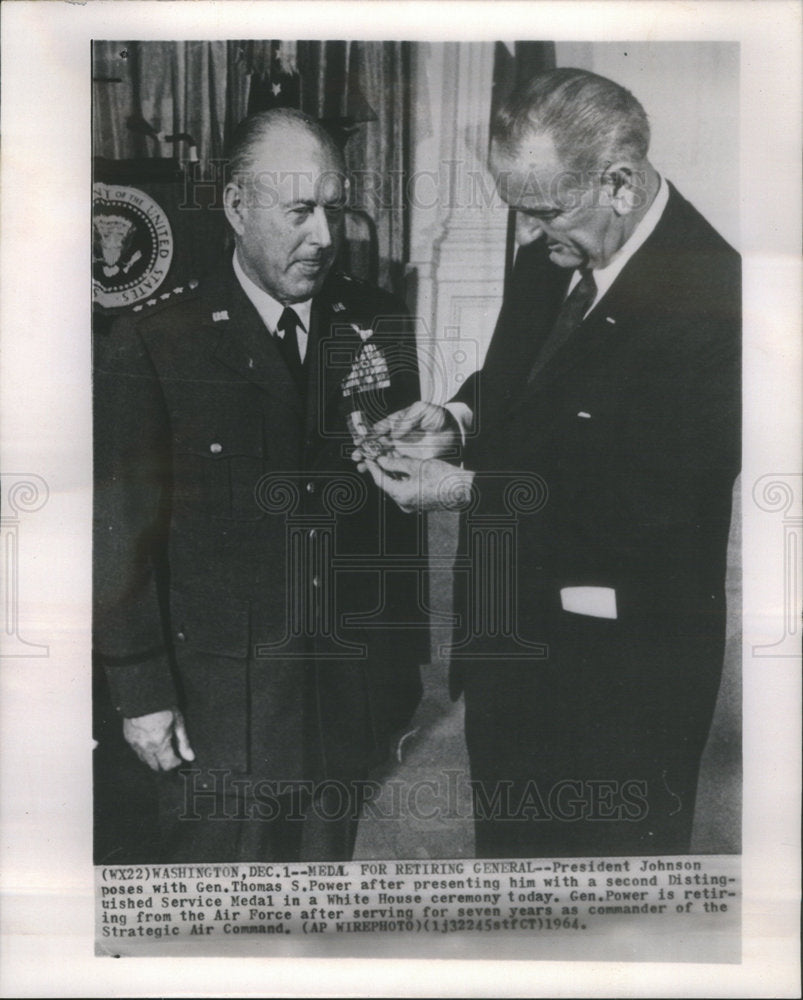 1965 Press Photo Lyndon Baines Johnson Thomas Power Distinguished Service Medal - Historic Images