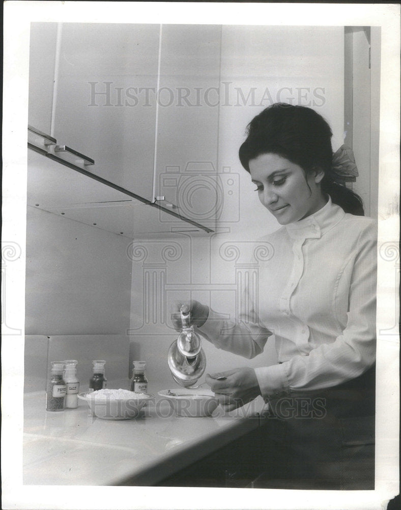 1968 Peggy Farina Member of Sendipity Singers in cooking mood. - Historic Images