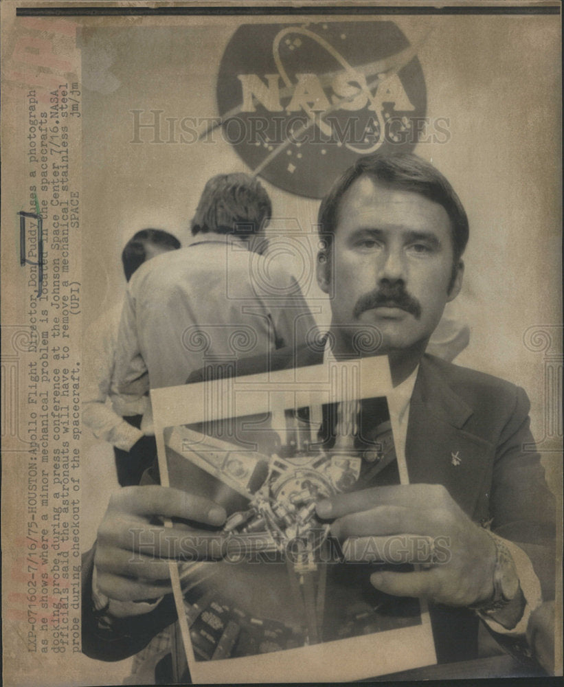 1975 Press Photo Apollo Flight Director Don Puddy - Historic Images