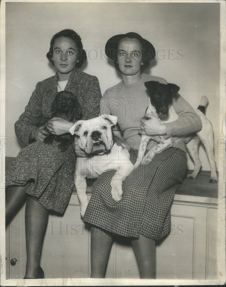 1937 Olmsted Johnston Holds Dogs Peddler Hillibilly Bernd Schulhaus - Historic Images