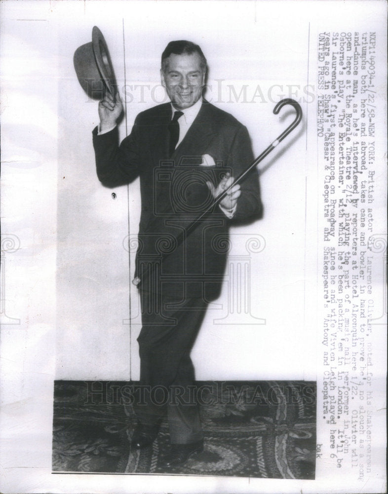1958 British actor Sir Laurence Olivier - Historic Images