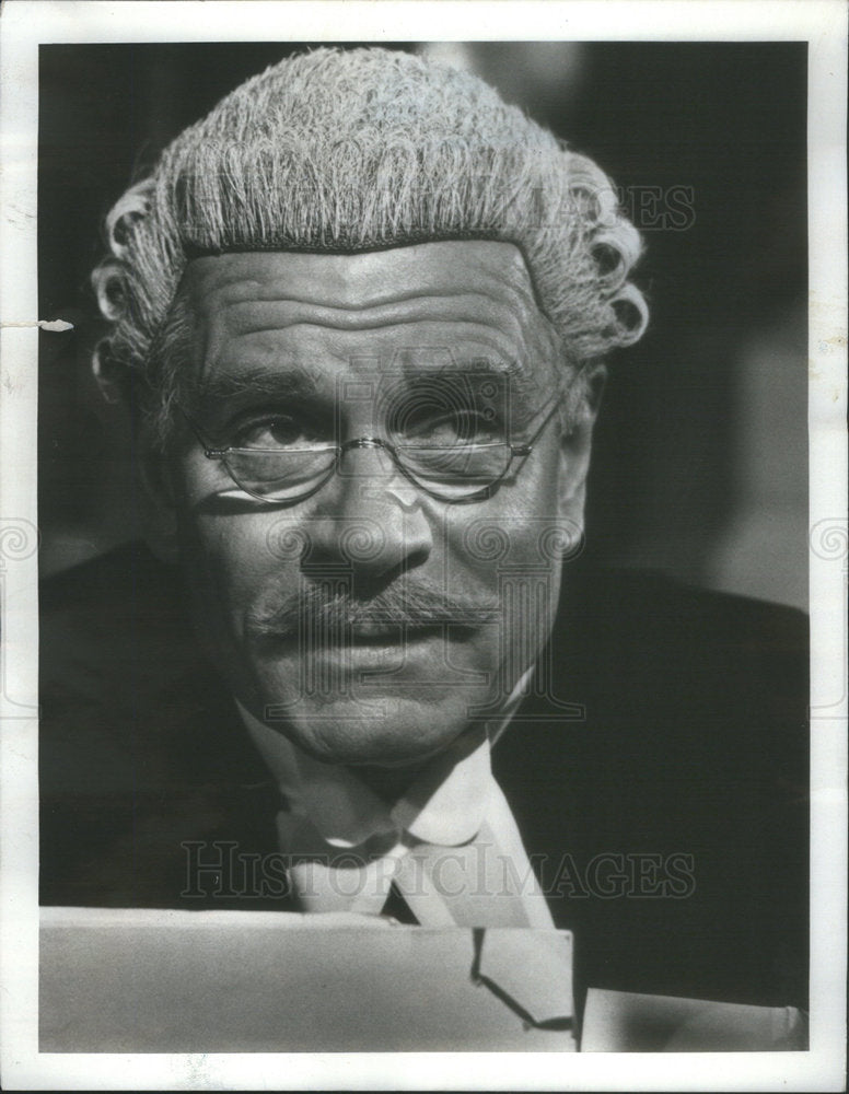1985 Press Photo Laurence Olivier in " Love Among the Ruins" - Historic Images