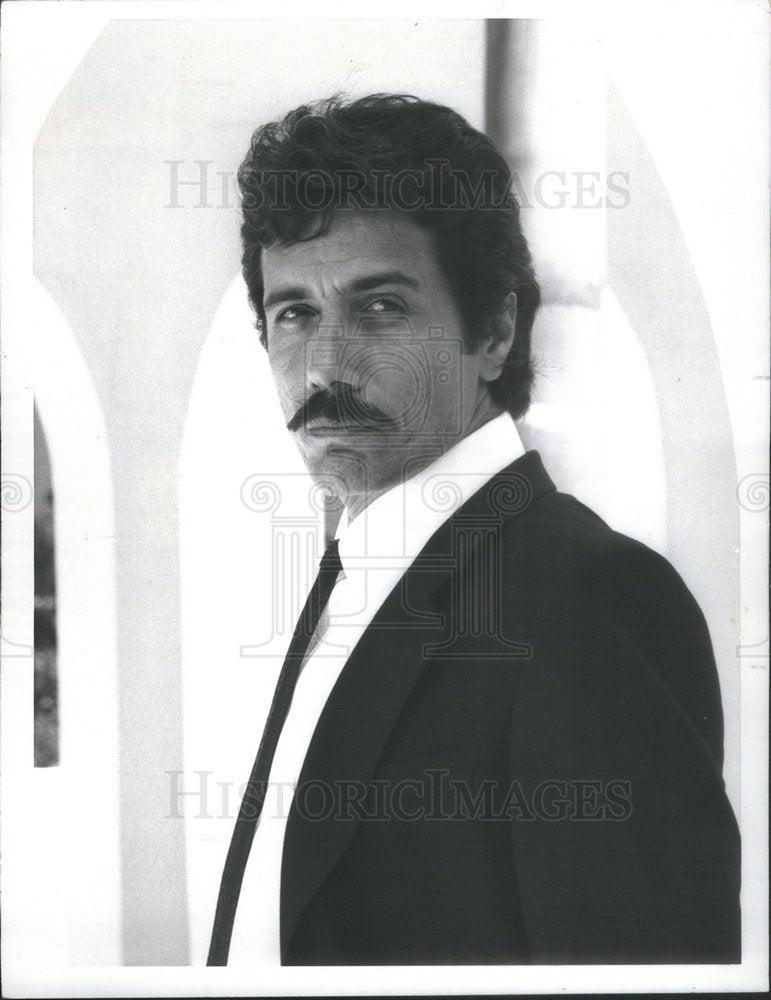 1985 Press Photo Edward James Olmos American Actor and Director - Historic Images