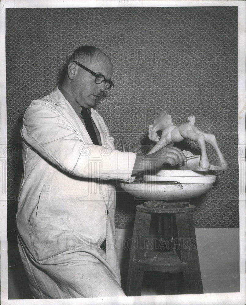 1960 Press Photo Eric Olsen Creating Ceramics - Historic Images