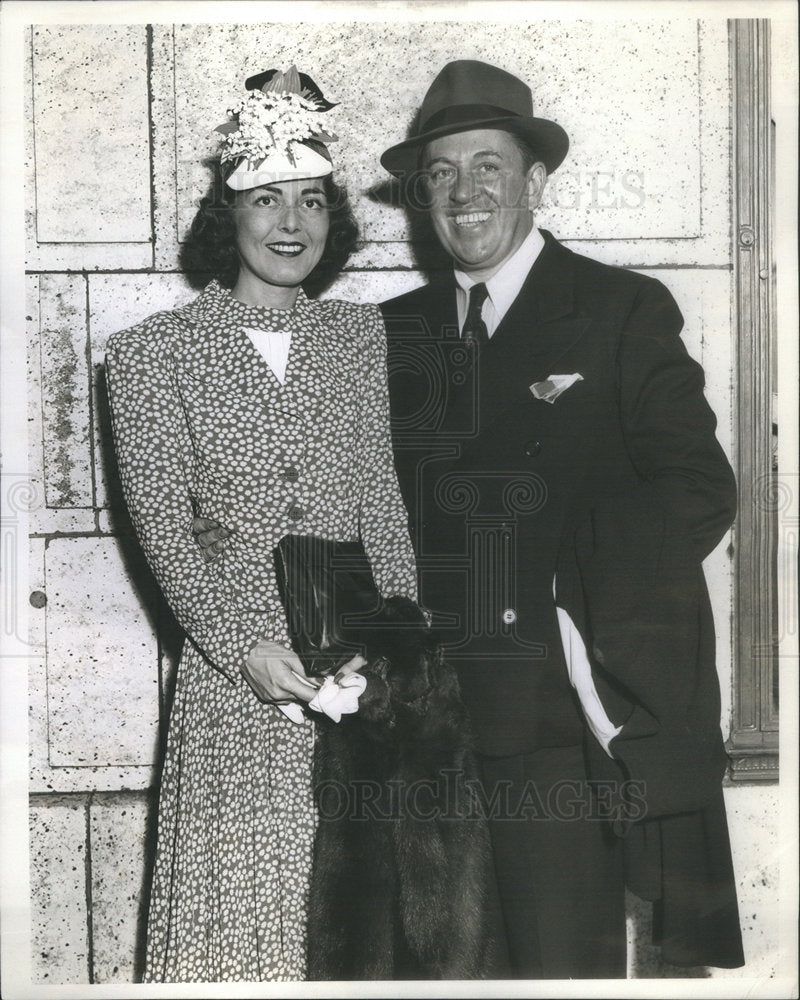 1939 Press Photo George Olsen Clara Lee New York Eastern Stopped hotel Sherman - Historic Images