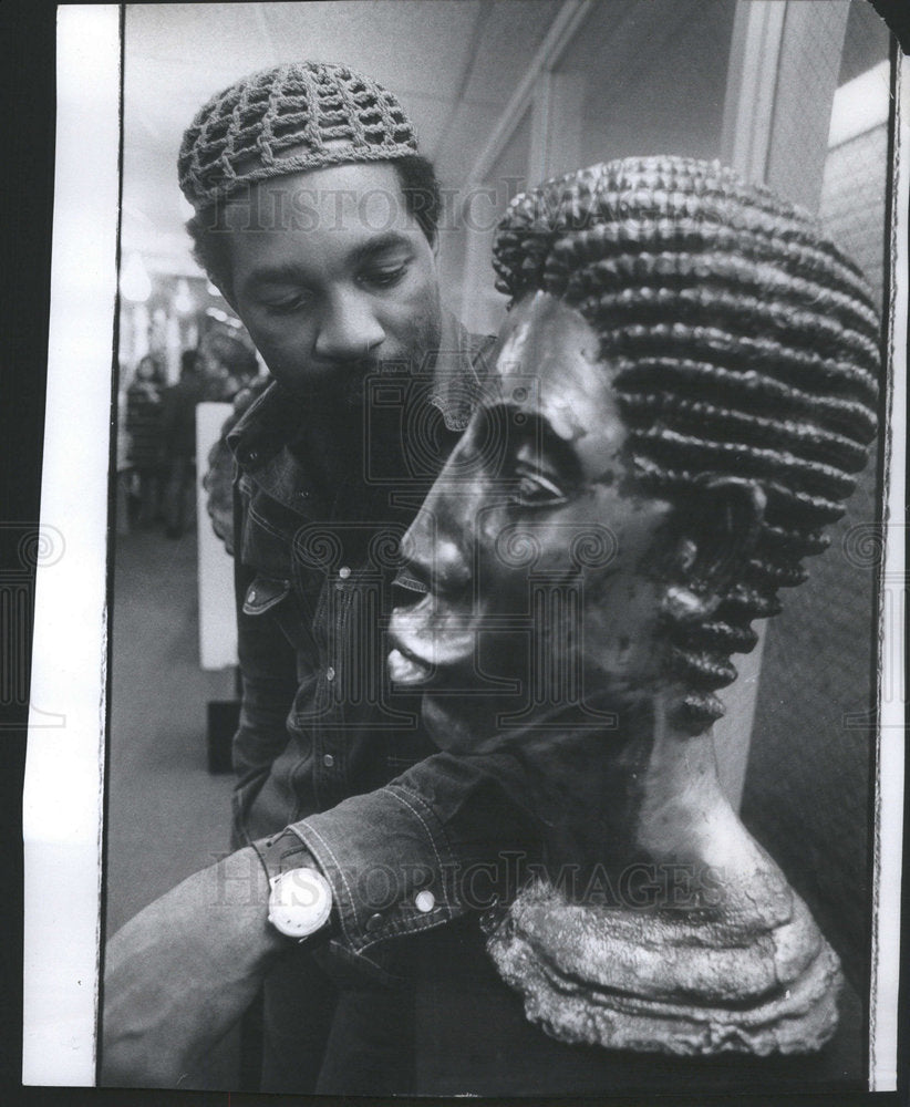 1975 Press Photo LORENZO PACE SCULPTURE - Historic Images