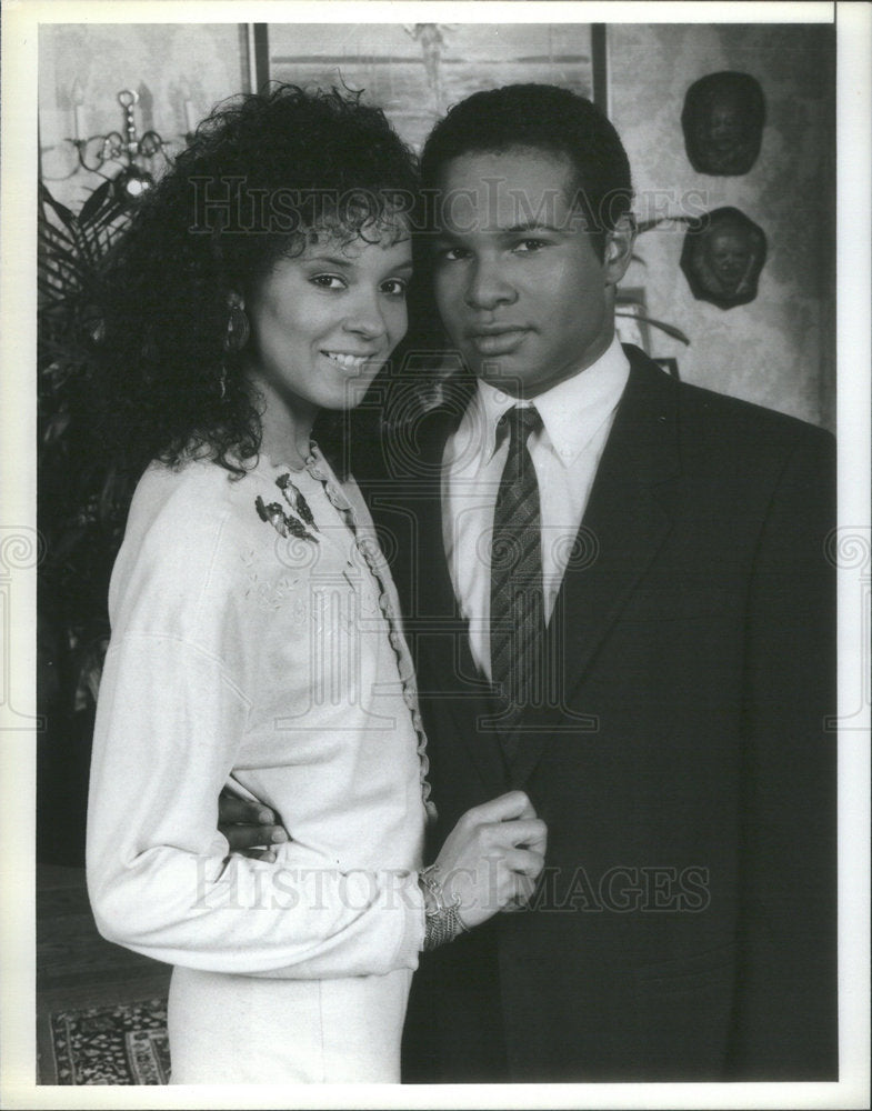 1987 Press Photo GEOFFREY OWENS AMERICAN ACTOR SABRINA LE BEAUF - Historic Images