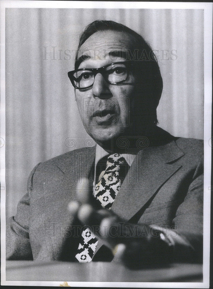 1974 Press Photo Stanley Owens Chairman Mayor Commission School Board - Historic Images