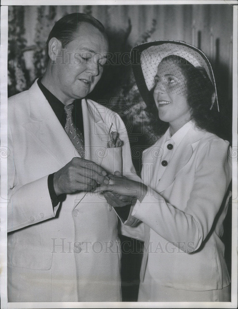 1941 Silent film star Charles Ray marries Yvonne Guerin - Historic Images