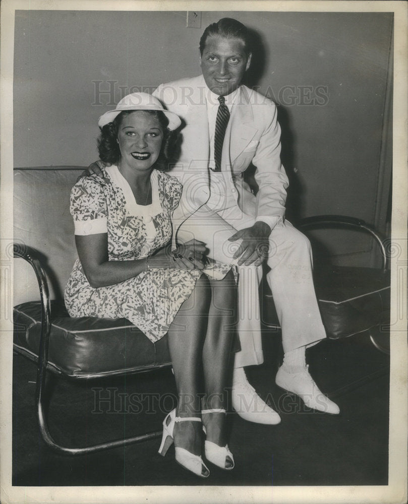 1938 Press Martha Raye And Boyfriend Backstage AT Chicago Theater - Historic Images