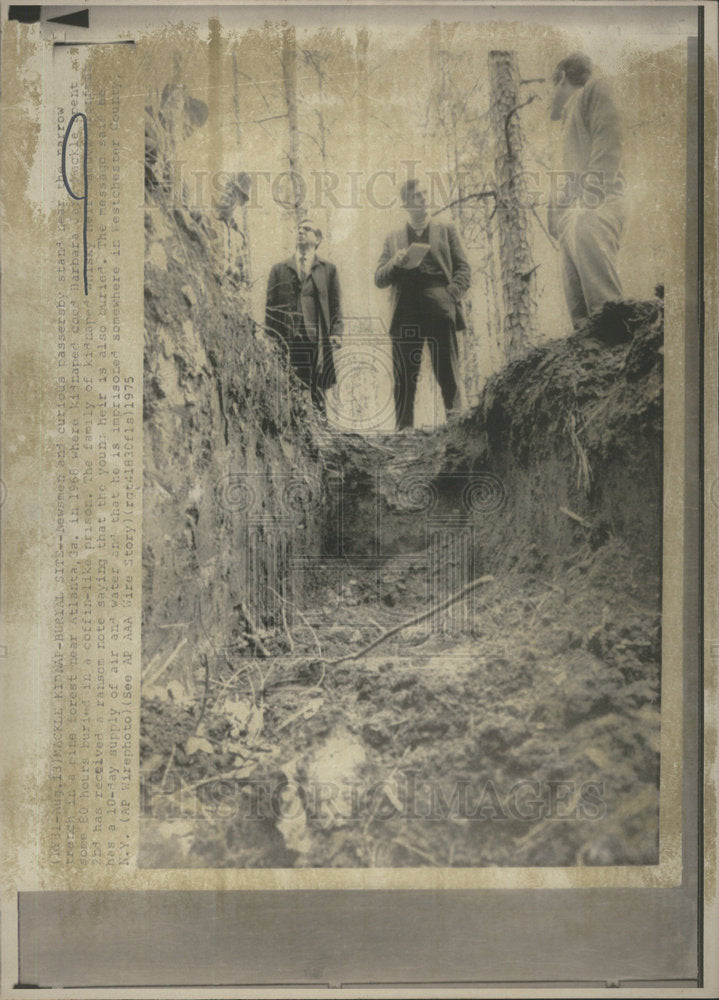 1975 Murdered co-eds burial site-Historic Images