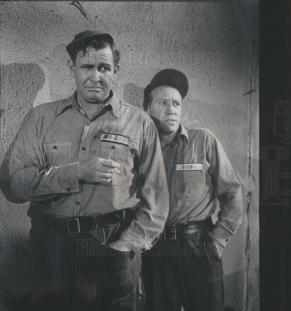 1947 Actors Barton MacLane and Nick Taylor as San Quentin Prisoners - Historic Images
