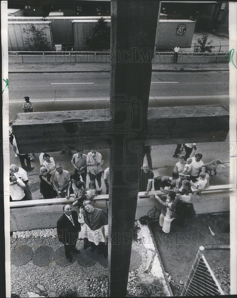 1973 City Rugged Cross Cedar John Cardinal Archbishop Chicago - Historic Images