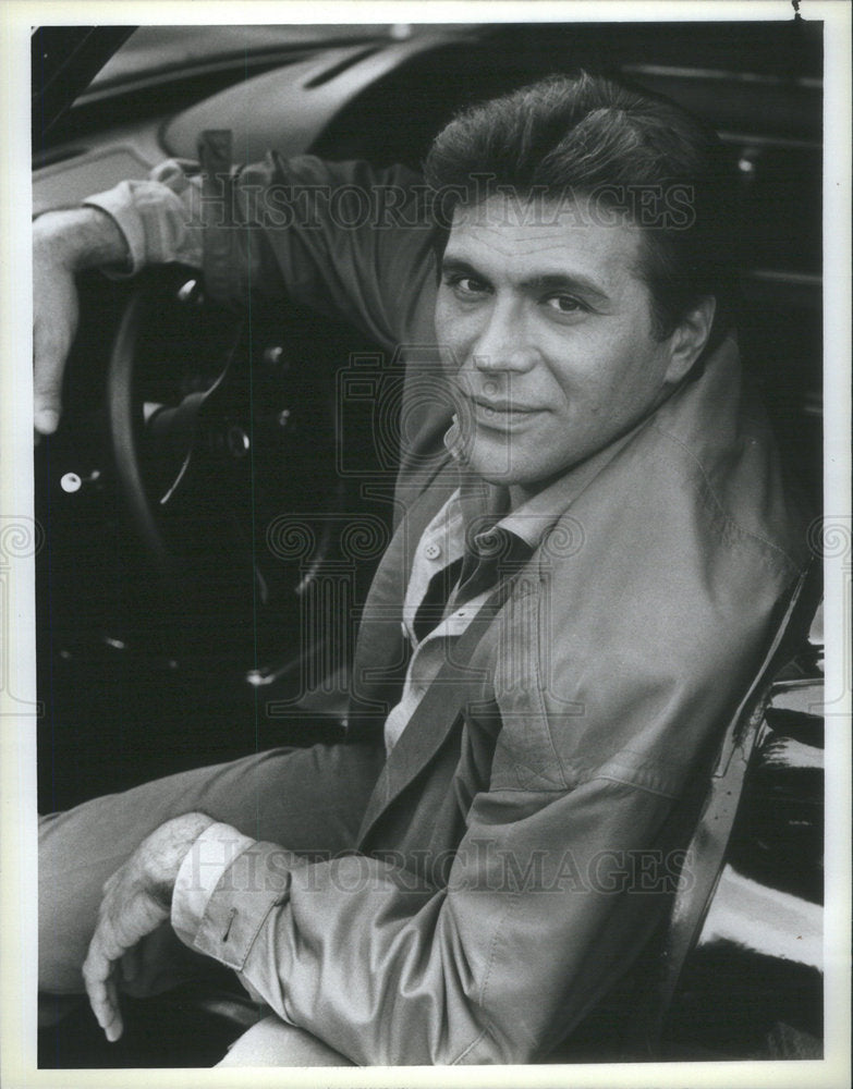 1986 Press Photo Nick Mancuso In Car In Stingray - Historic Images