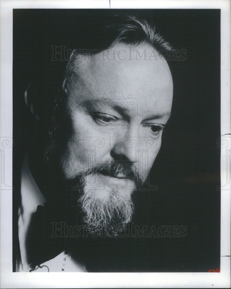 1977 Press Photo Baritone Cornell MacNeil - Historic Images