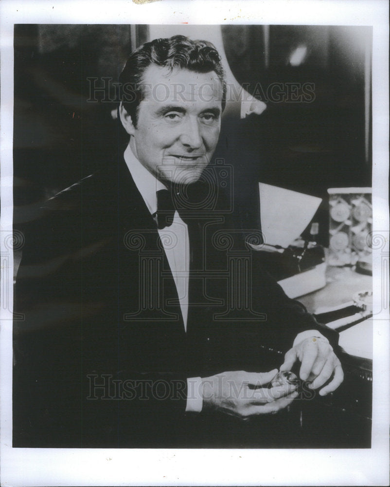 1975 Press Photo Patrick Macnee Who Starred in Broadways &quot;Sleuth&quot; - Historic Images