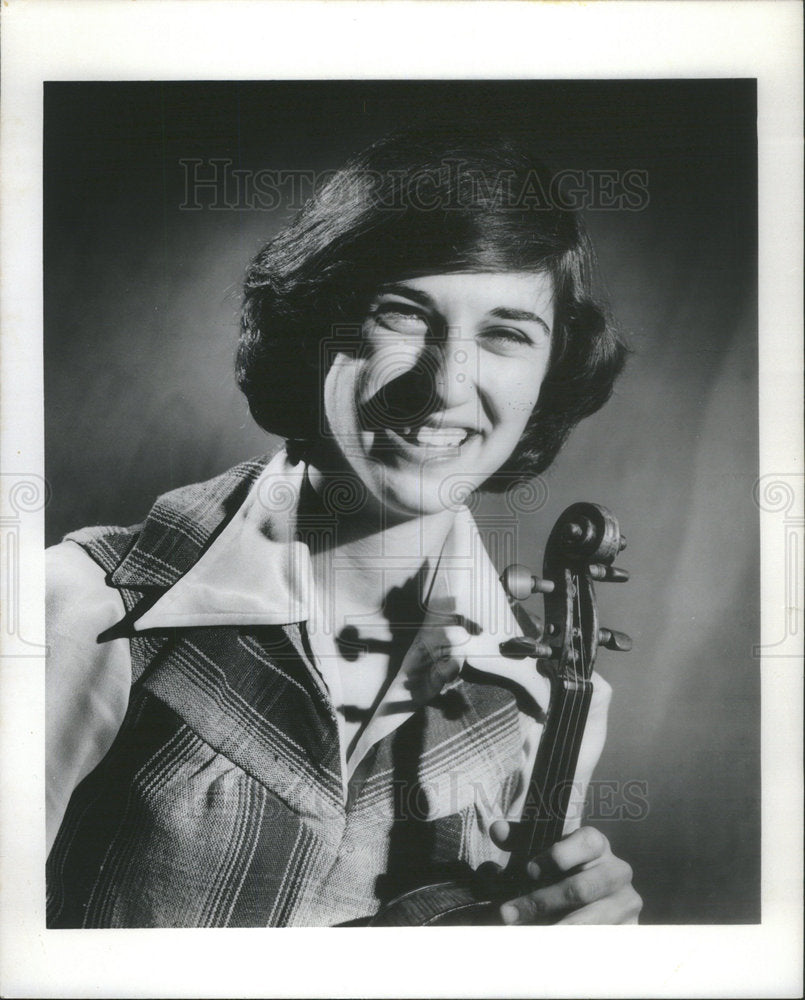 1977 Press Photo Violinist Nisanne Lowe - Historic Images