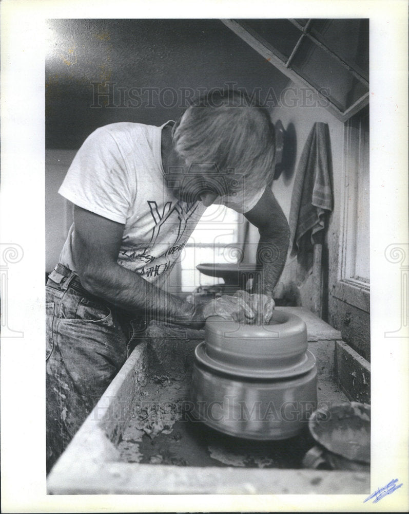 1983 Press Photo John Wilson Ceramics - Historic Images