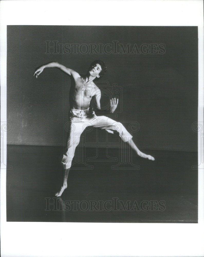 1977 Press Photo John Magill Ballet Dancer - Historic Images