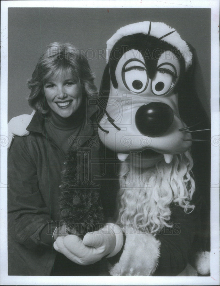 1984 Press Photo Goofy Approves America&#39;s Joan Lunden Disney World&#39;s Parade - Historic Images