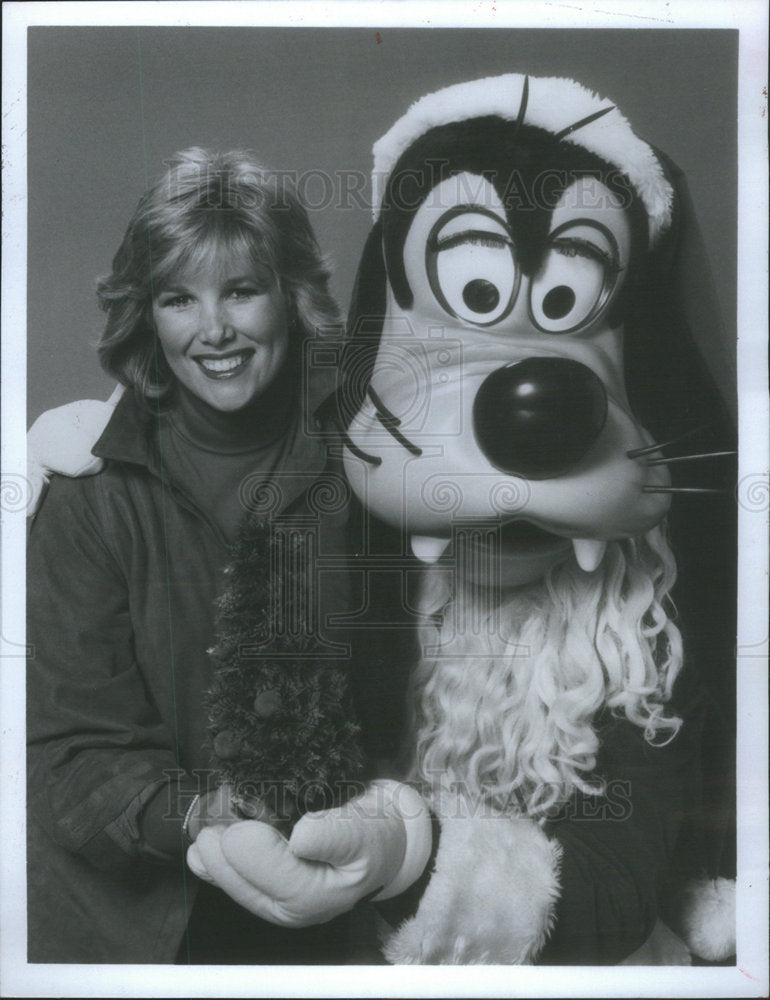 1984 Press Photo Goofy Approves America's Joan Lunden Disney World's Parade - Historic Images