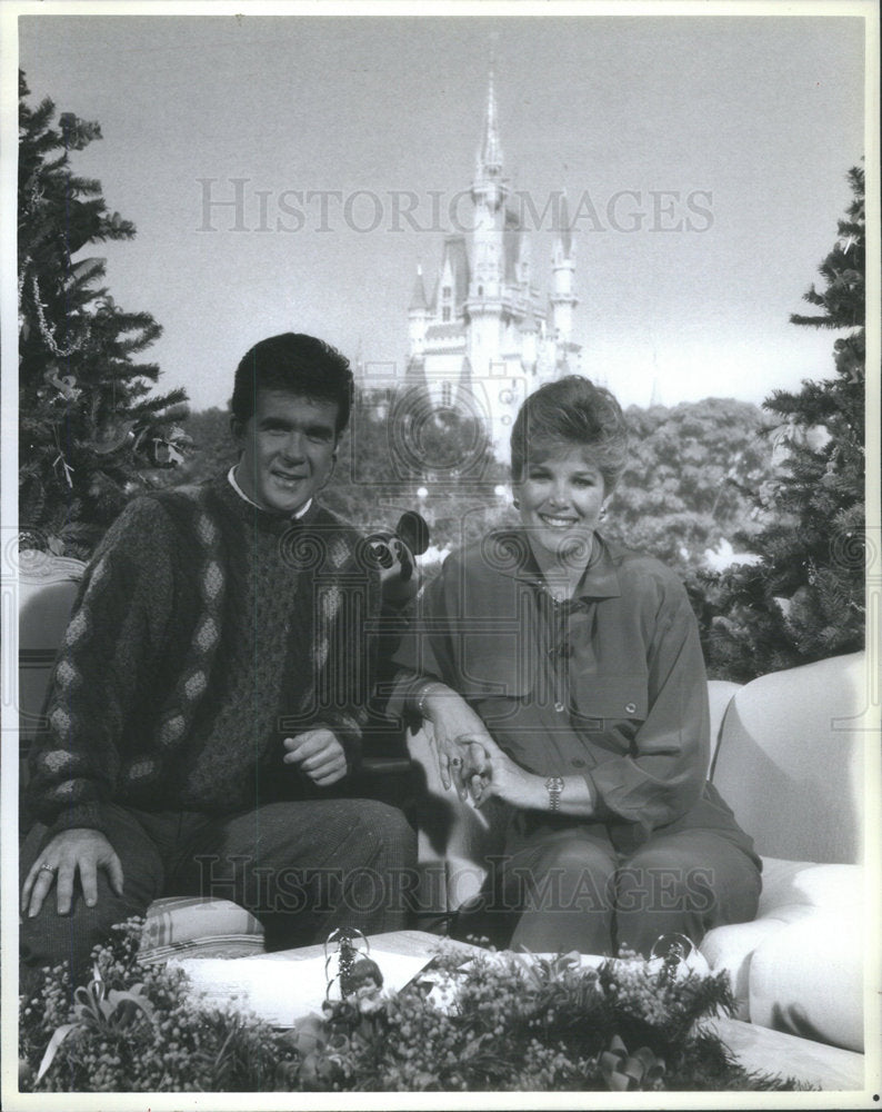 1989 Press Photo Joan Lunden Alan Thicke Walt Disney World Very Merry Christmas - Historic Images