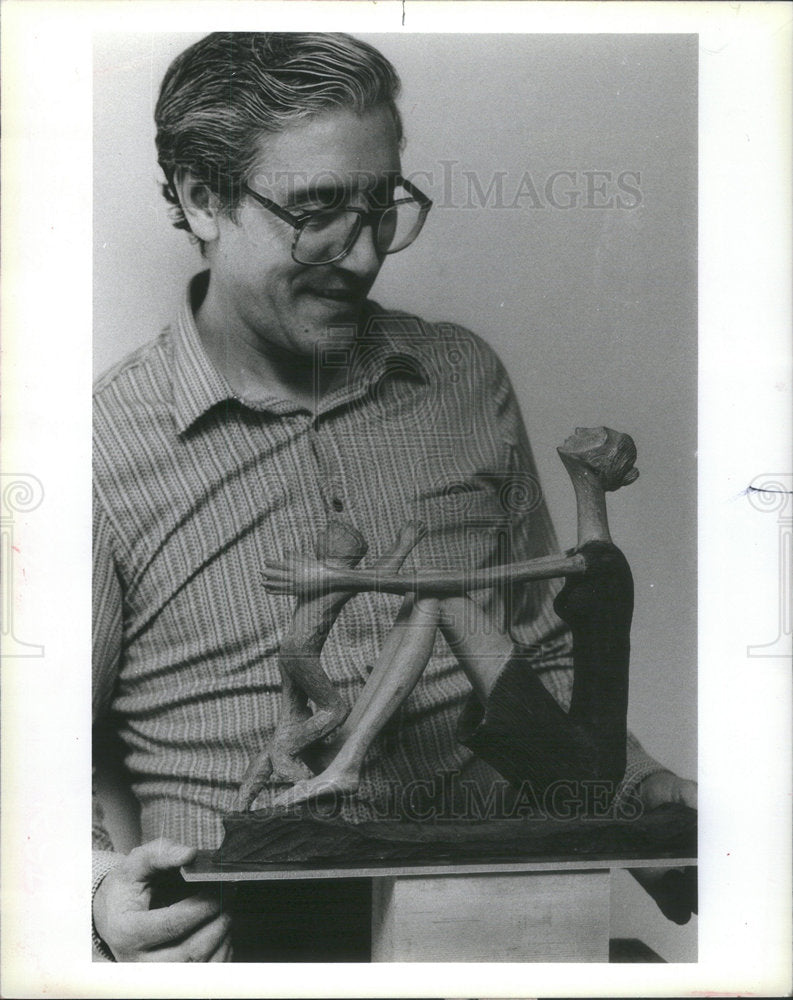 1983 Press Photo Reverend Segundo Gutierrez/Artist/Priest/Sculpture - Historic Images