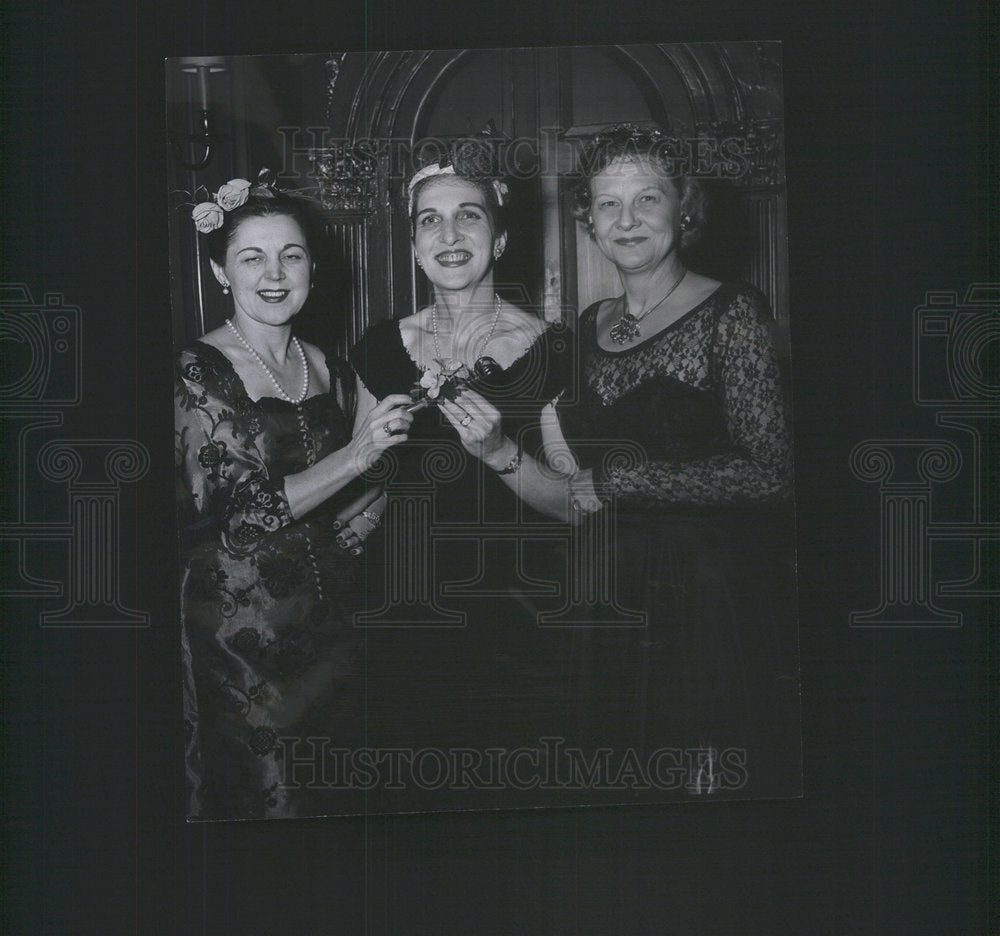 1954 Mrs. William Margolis President of Women's Variety Club Chicago - Historic Images