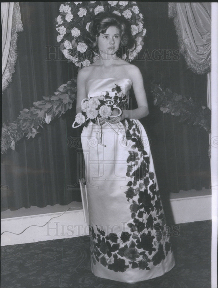 1962 Press Photo Julie Perrit Debut Party - Historic Images