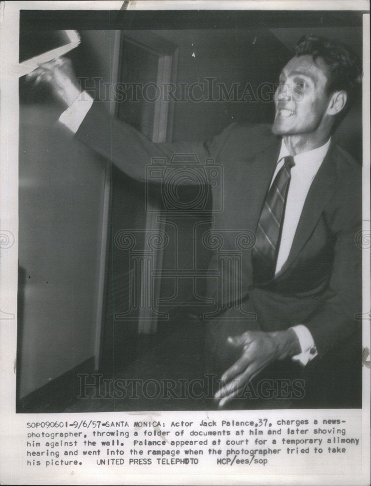 1957 Paparazzi Actor Jack Palance - Historic Images