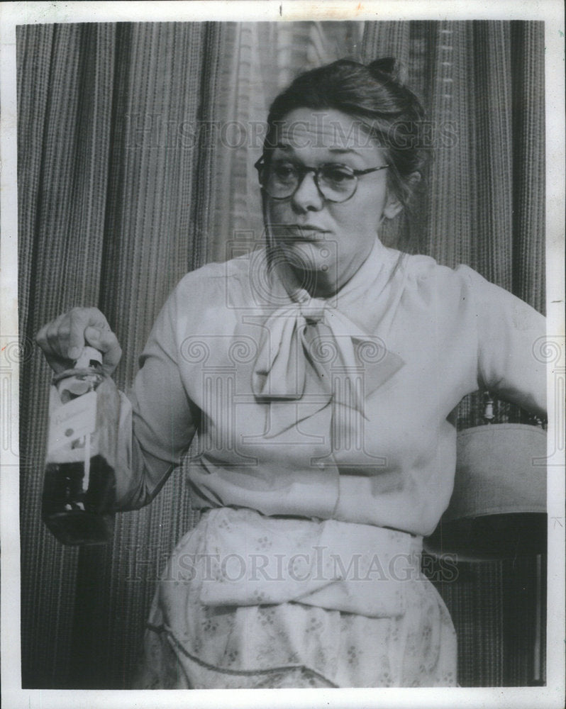 1971 Press Photo Estelle Parsons Actress Miss Reardon Drinks Little Broadway - Historic Images