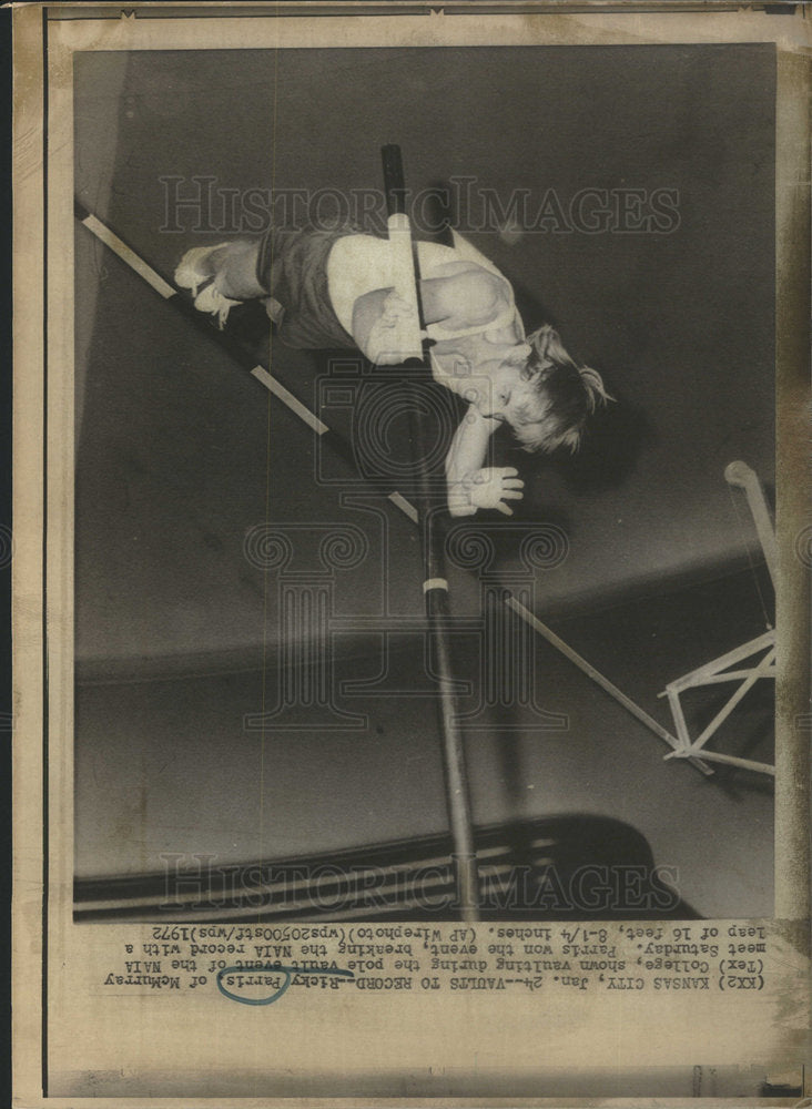 1972 RICKY PARRIS POLE VAULT EVENT NAIA MEET - Historic Images