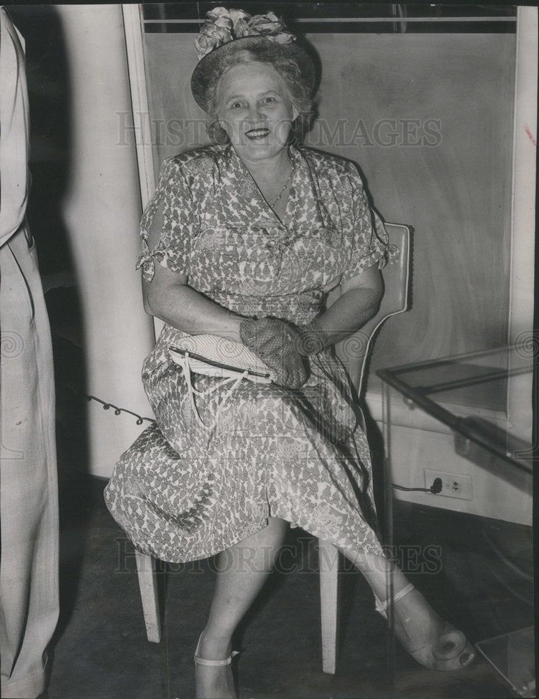 1949 Mrs Genevieve Parro as she accompanied Engle - Historic Images