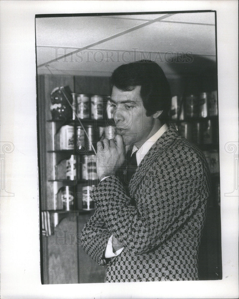 1976 Press Photo Candidate Martin Russo Visits South Holland Coffee Shop - Historic Images