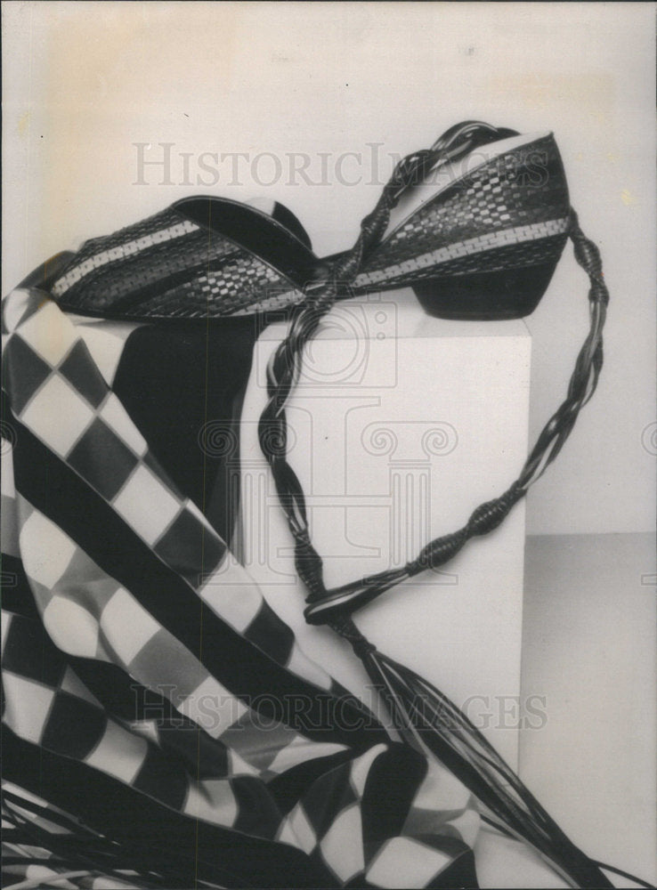 1980 Press Photo Andrea Pfister Collection Woven D'Orsay Matching Belt Scarf - Historic Images