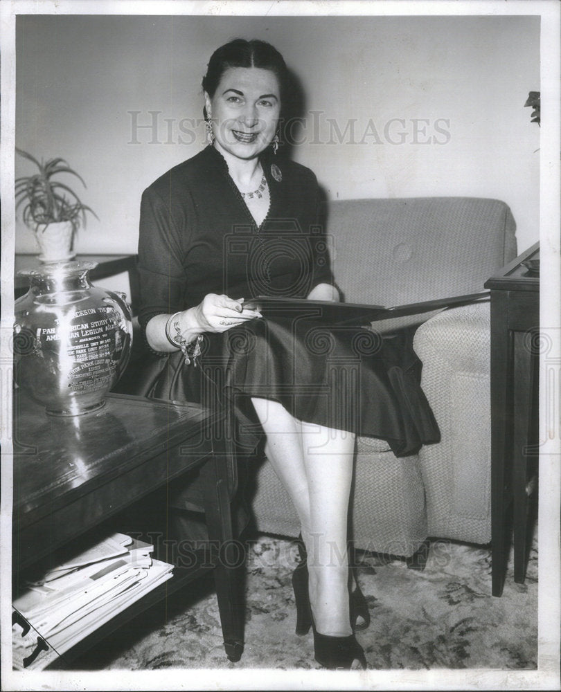 1956 Press Photo Mrs.Howard R. Peterson University of Chicago Settlement League - Historic Images