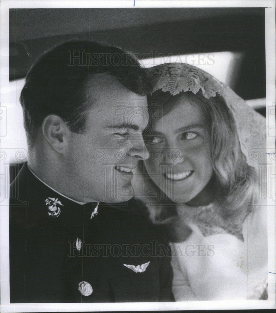 1970 Press Photo Jonathan Petke and the former Mary Ballard after their wedding - Historic Images