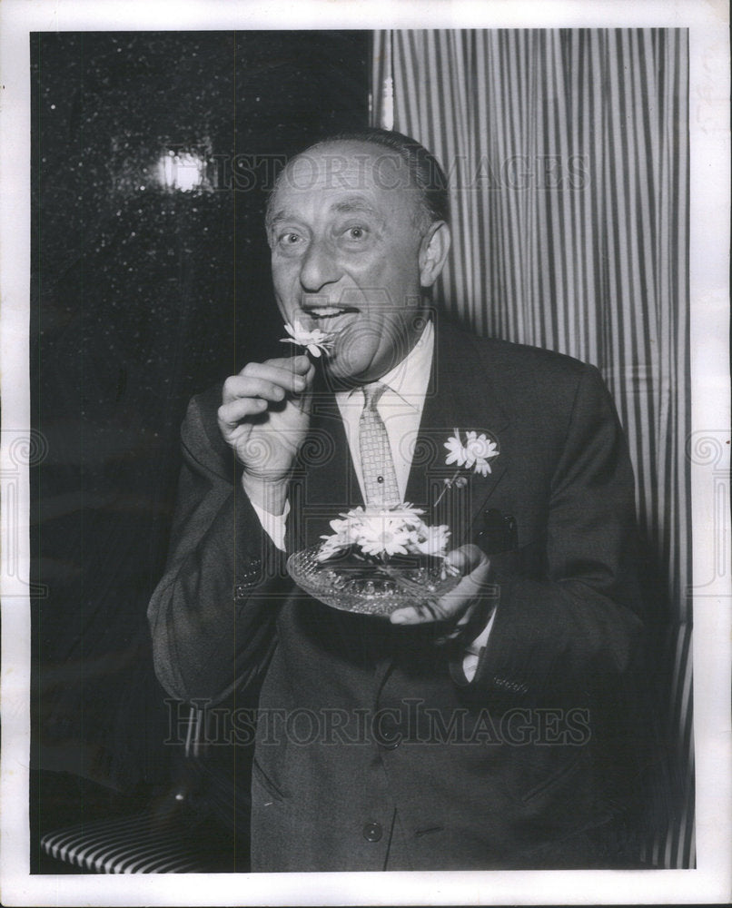1960 Press Photo Joe Pasternack's comedy "Please Don't Eat the Daisies" - Historic Images