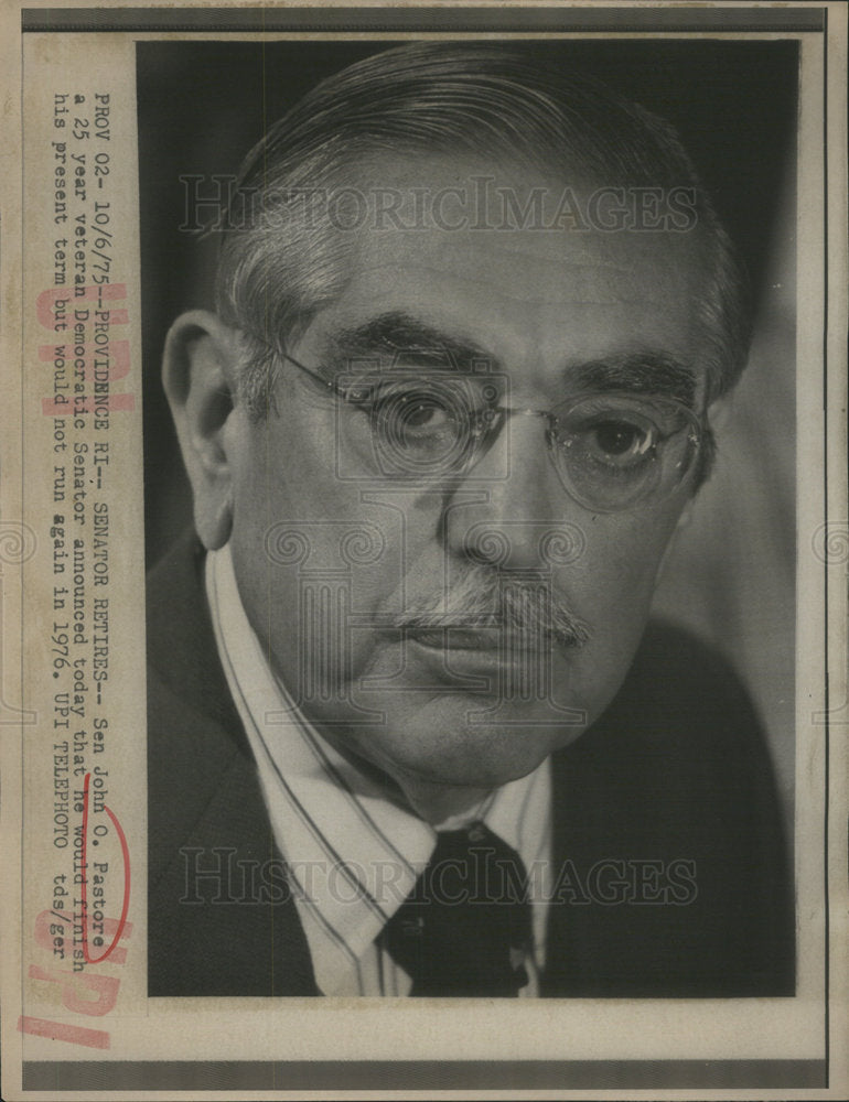 1975 Press Photo Rhode Island Senator Pastore Retires - Historic Images