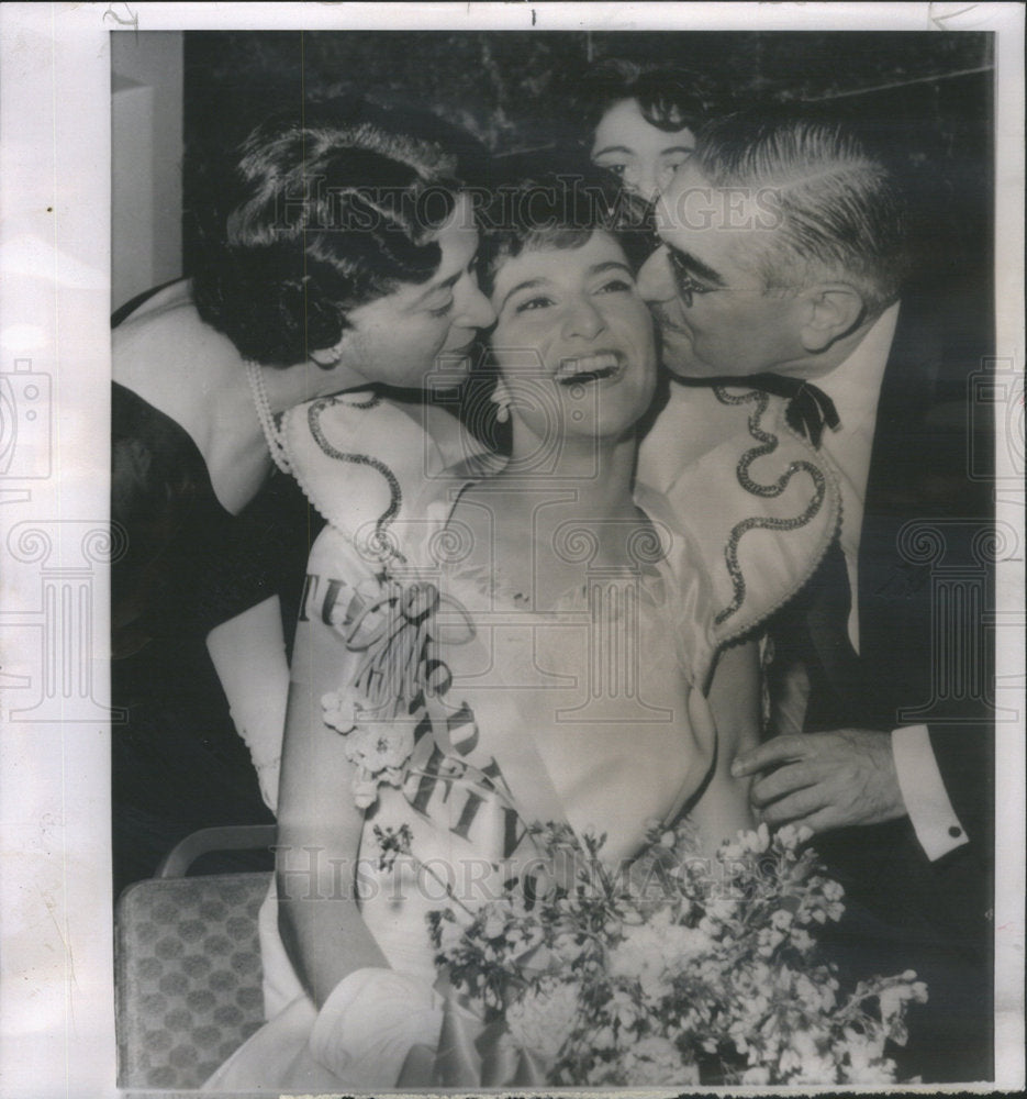 1962 Press Photo Sen John Pastores Daughter Crowned Cherry Blossom Queen - Historic Images