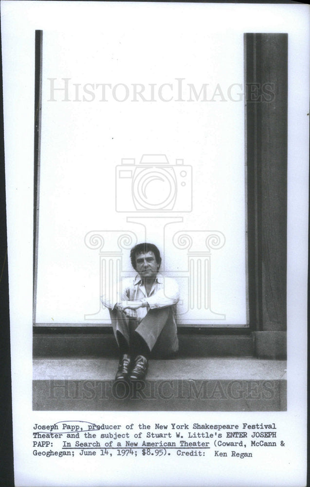 1975 Press Photo Joseph Papp new American theater - Historic Images
