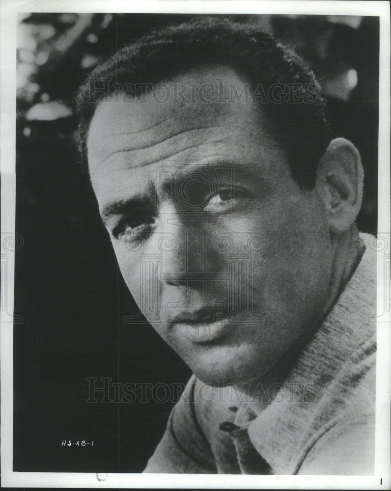 1969 Press Photo Jerry Paris Director&quot;How Sweet It Is&quot; - Historic Images